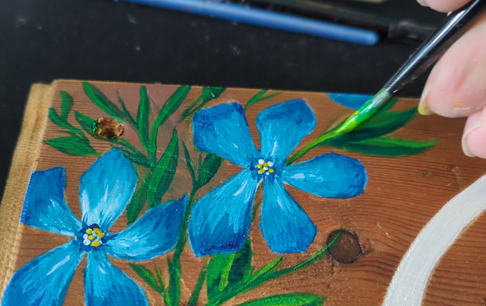 carleen painting flowers